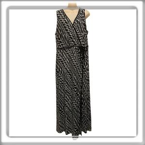 White House Black Market Sleeveless V Neck Maxi Dress Black and White Size XL
